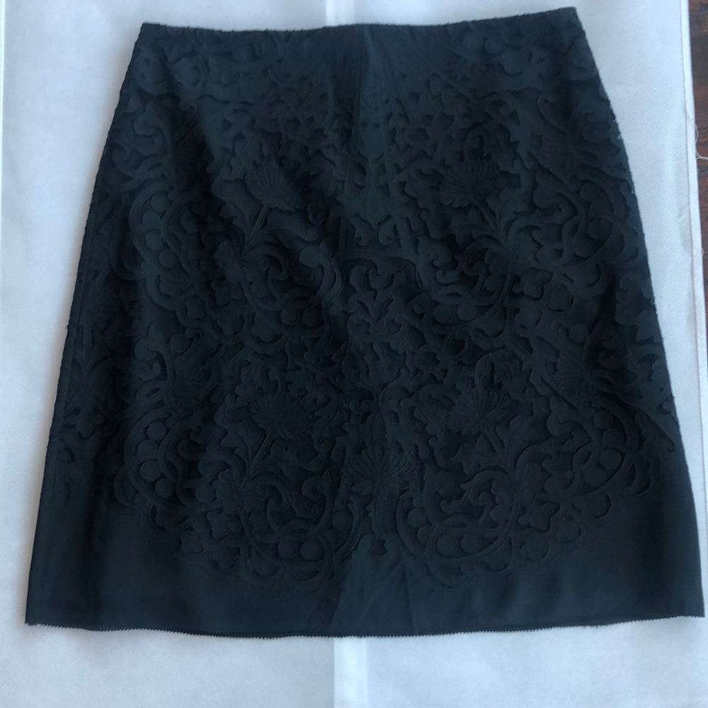 Elie Tahari black floral design black silk skirt